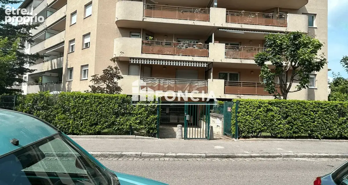 Parking à LYON-8E