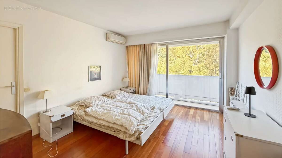 Appartement à VALLAURIS