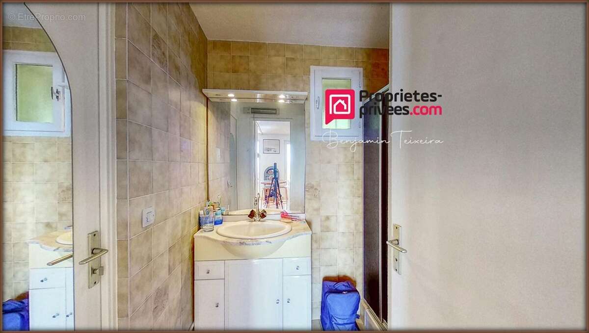 Appartement à ROQUEBRUNE-SUR-ARGENS