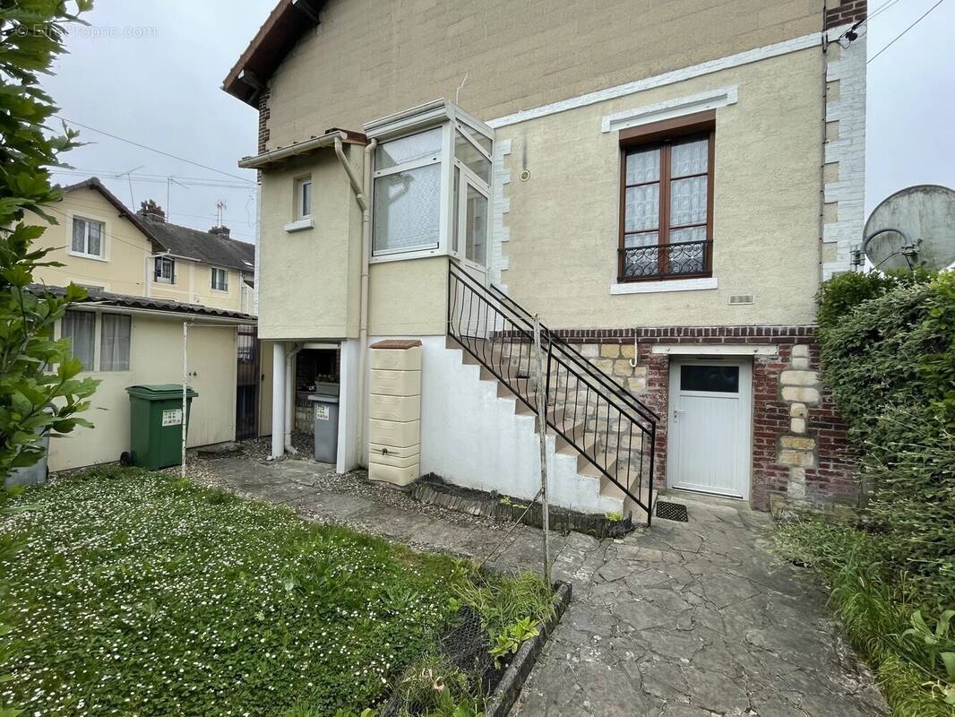 Maison à THIVERNY