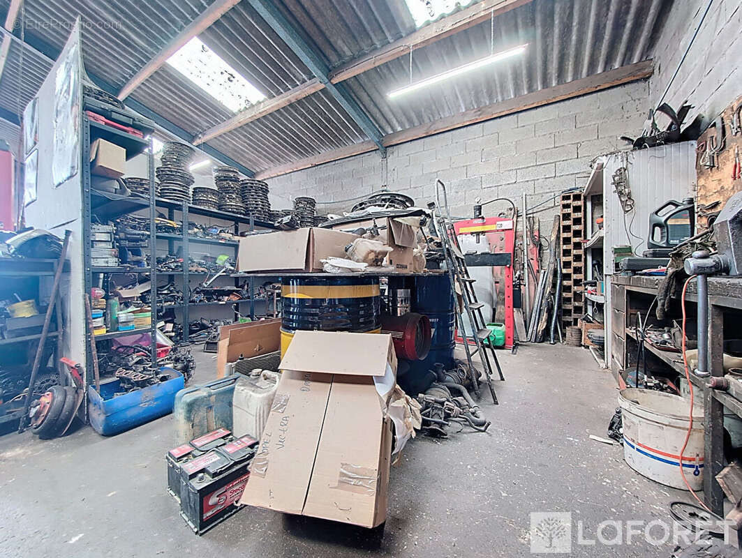 Commerce à LES CERQUEUX