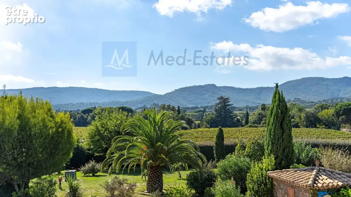 Splendide propriété provençale avec vue panoramique sur le Massif des Maures, sur un terrain plat de 3 000 m² - photo 26