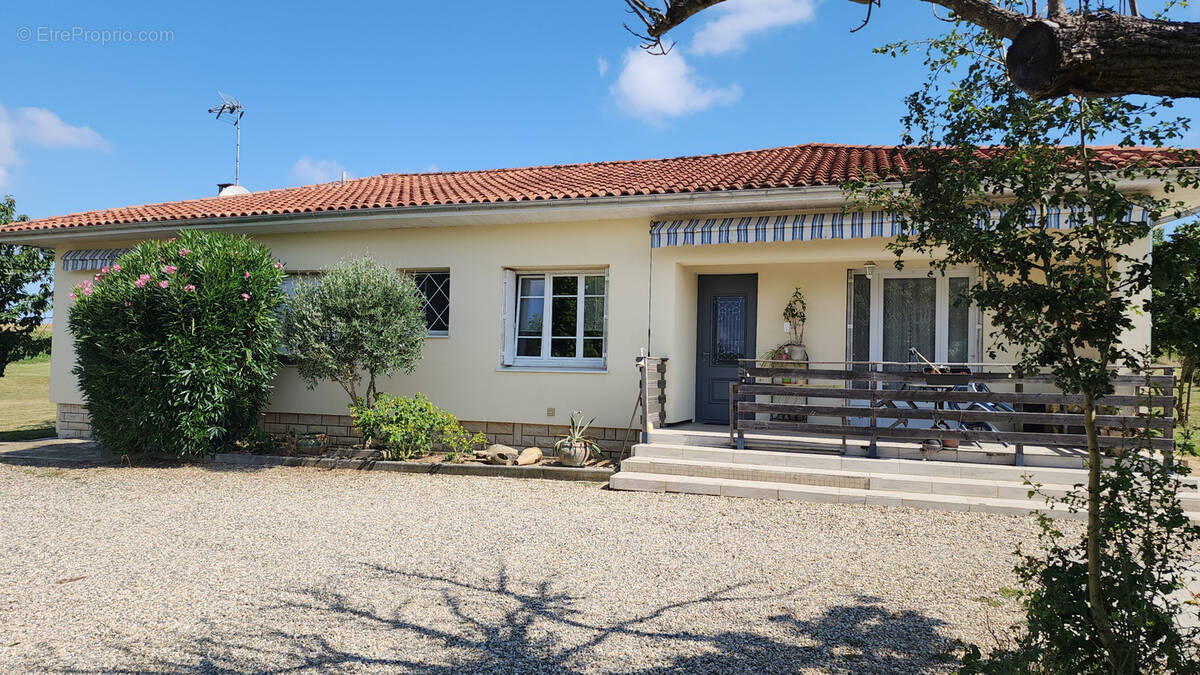 Maison à SEYCHES