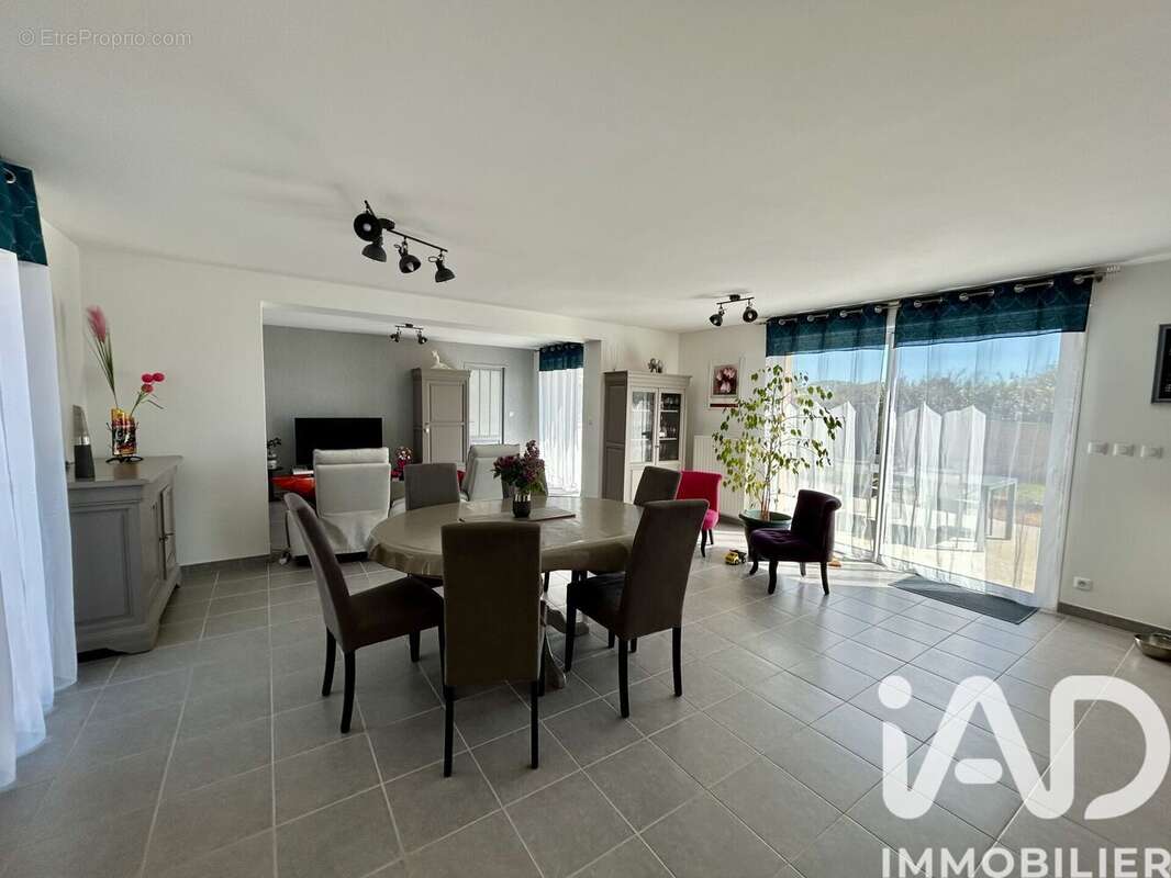 Maison 118 m² à Bournand  - photo 5