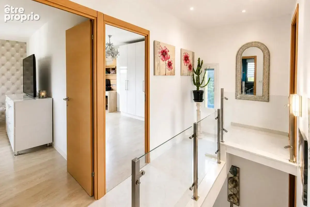 Maison de 6 pièces de 140 m² à Villeurbanne - photo 8