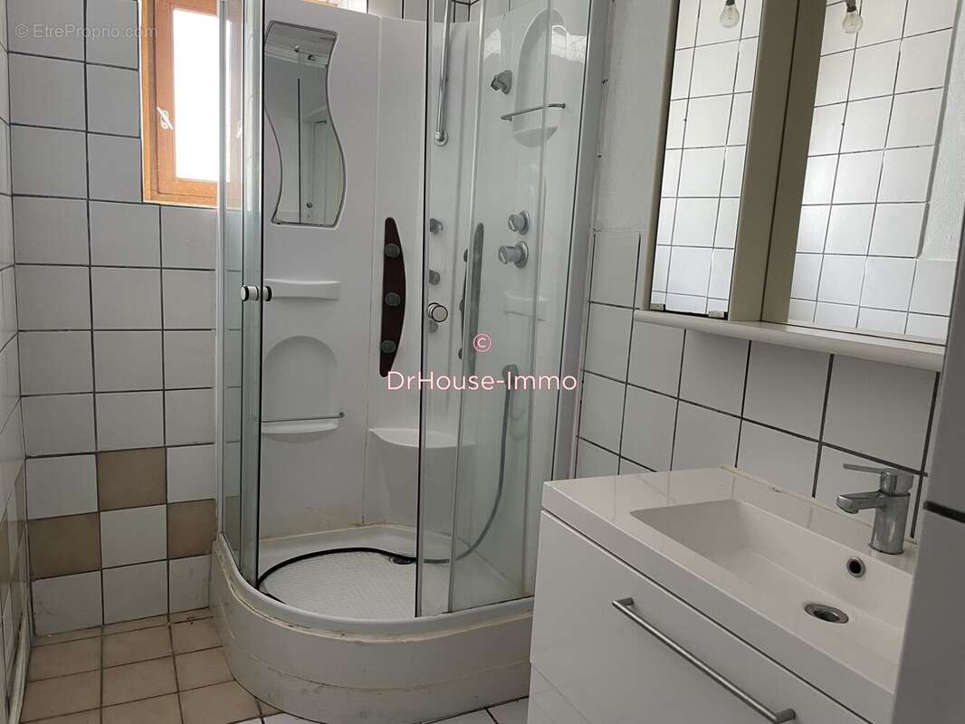 Appartement à UNIEUX