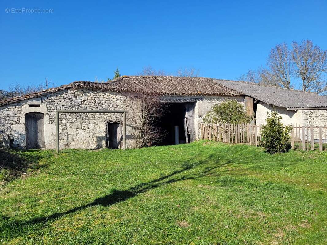 Maison à MONTAIGU-DE-QUERCY