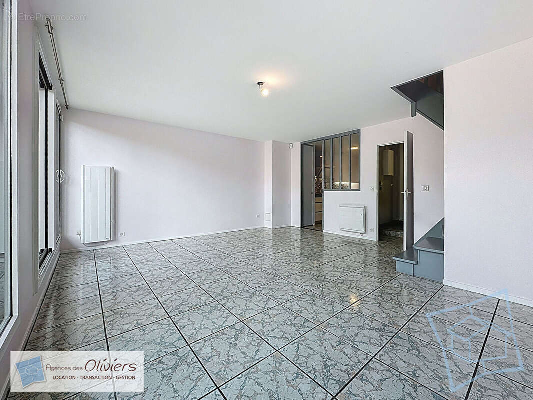 Appartement à VOISINS-LE-BRETONNEUX