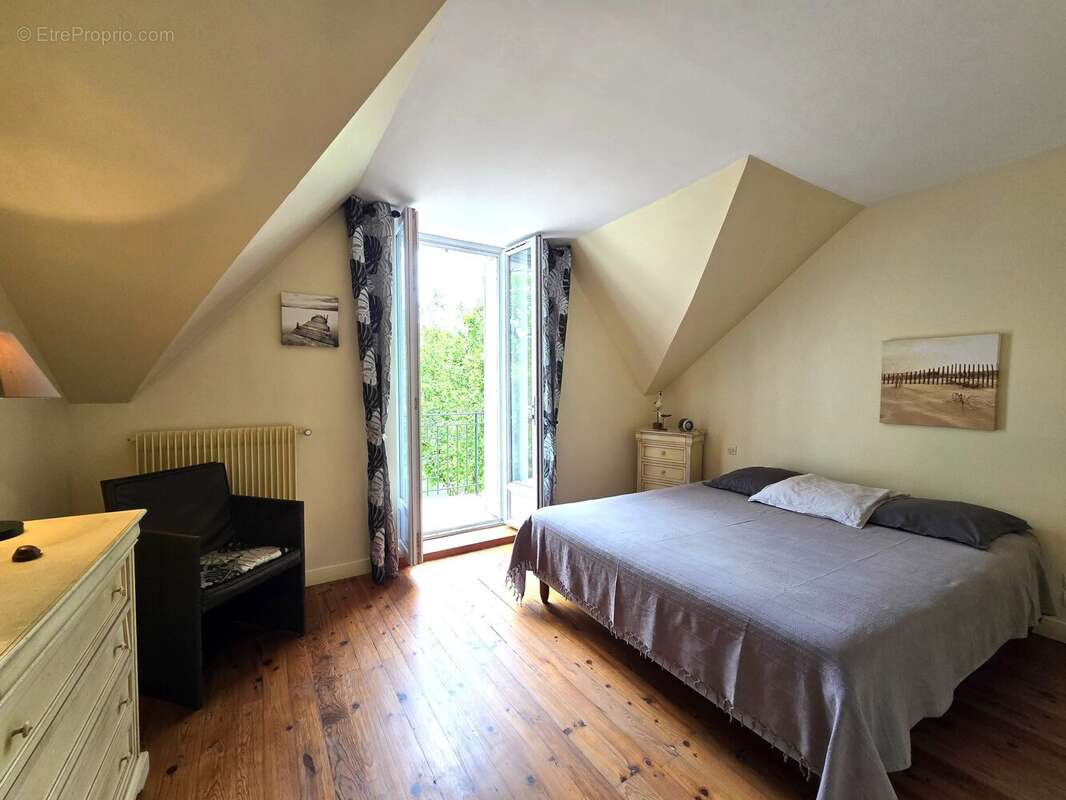 Maison à PESSAC-SUR-DORDOGNE