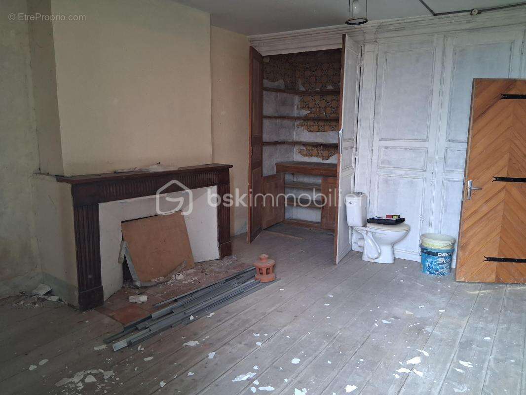 Maison de ville de 180 m² à rénover entièrement – Fort potentiel – Sous-sol et combles aménagés - photo 8