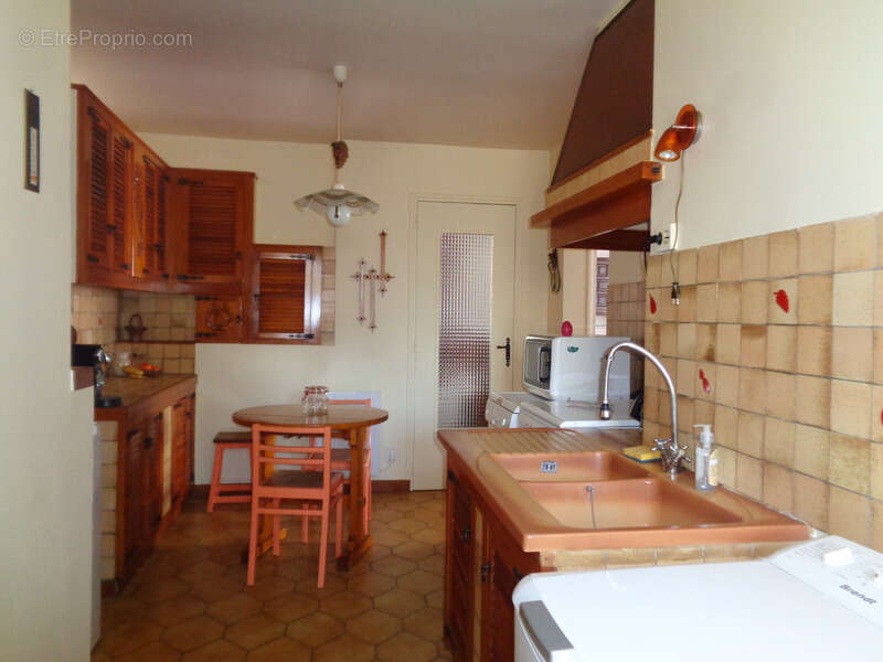 Maison à vendre 4 pièces BLENEAU (89) Maison au cœur du village de Bléneau, jardin et garage - photo 6