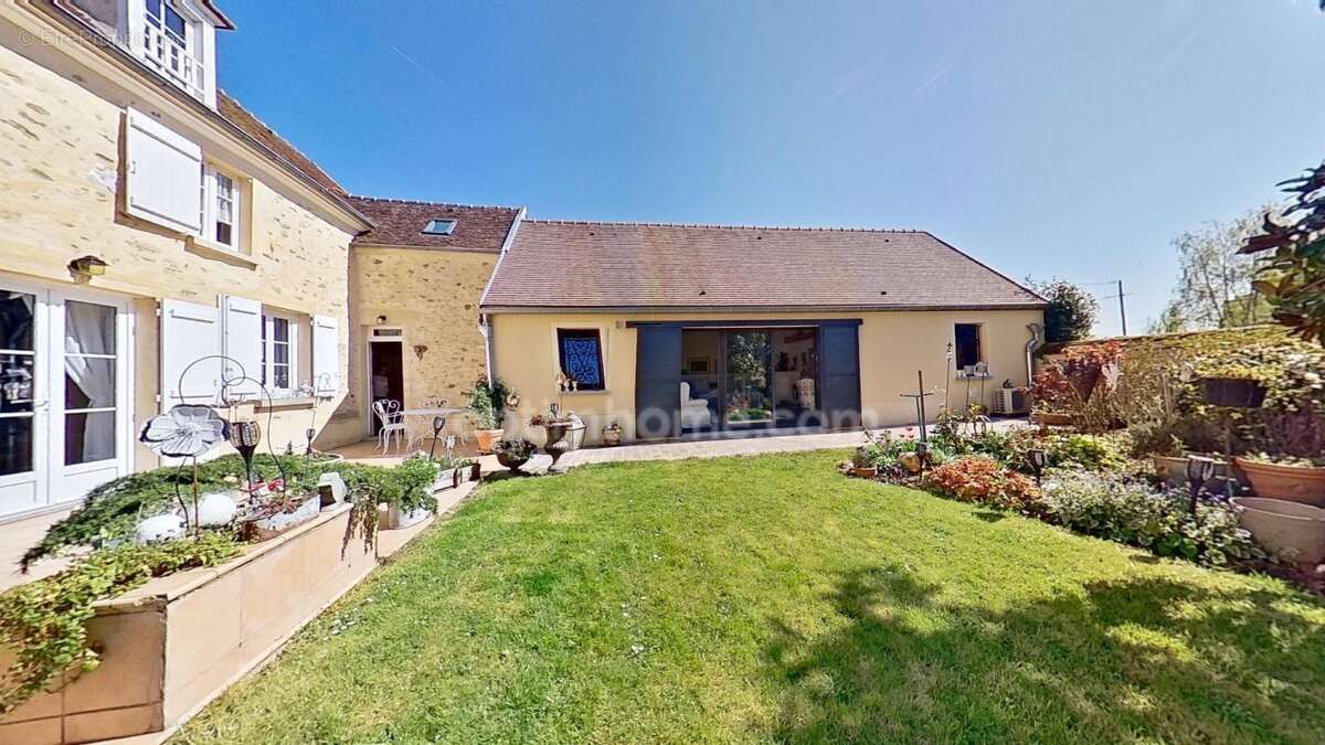 SAINT SIMEON - Longère de 11 pièces avec 2 piscines et 6 chambres sur 8700 m² - photo 10