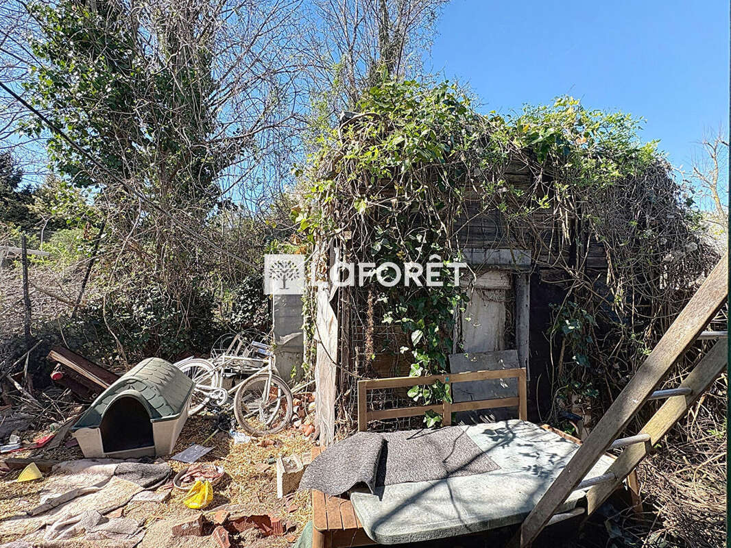 Terrain constructible de 557m² avec maison de 60m² à Bagnolet - photo 6