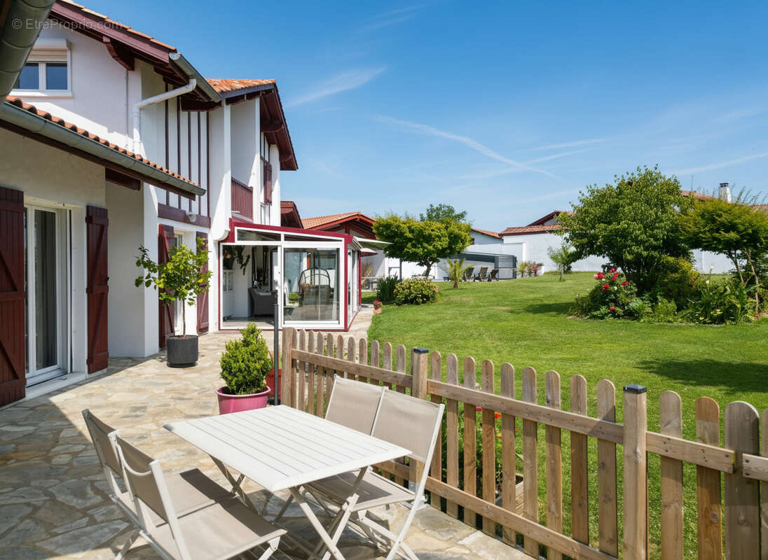 Maison à LARRESSORE