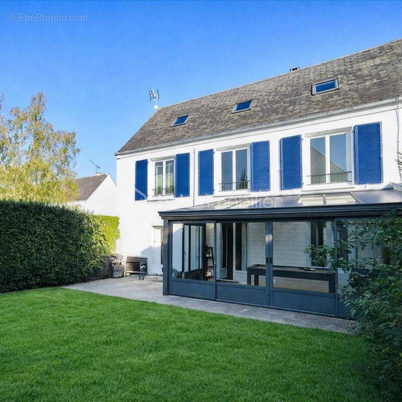 Maison à VILLENEUVE-LE-COMTE