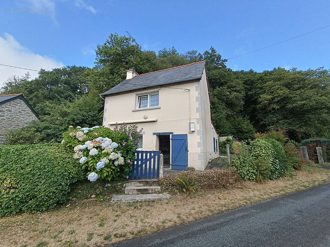 Maison à PLOUNEVEZ-QUINTIN