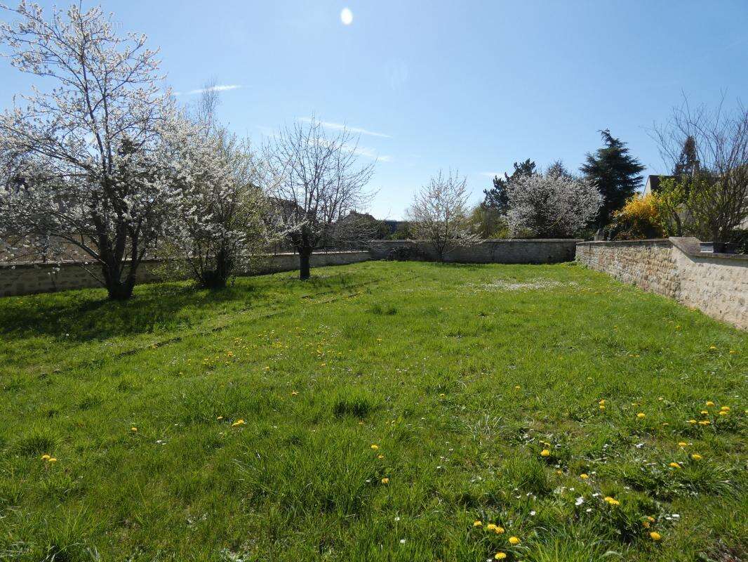 Terrain 738 m² à Vaureal  - photo 2