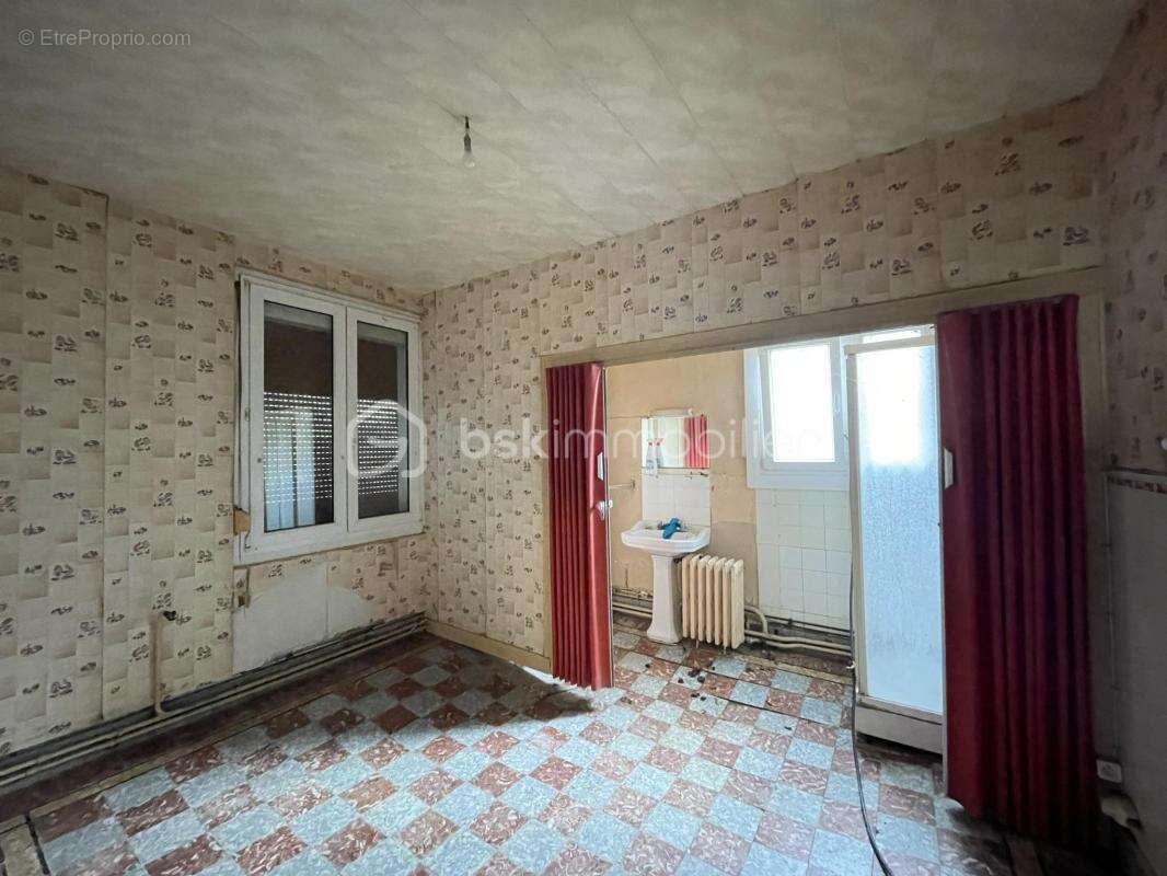 Maison à GIFFAUMONT-CHAMPAUBERT