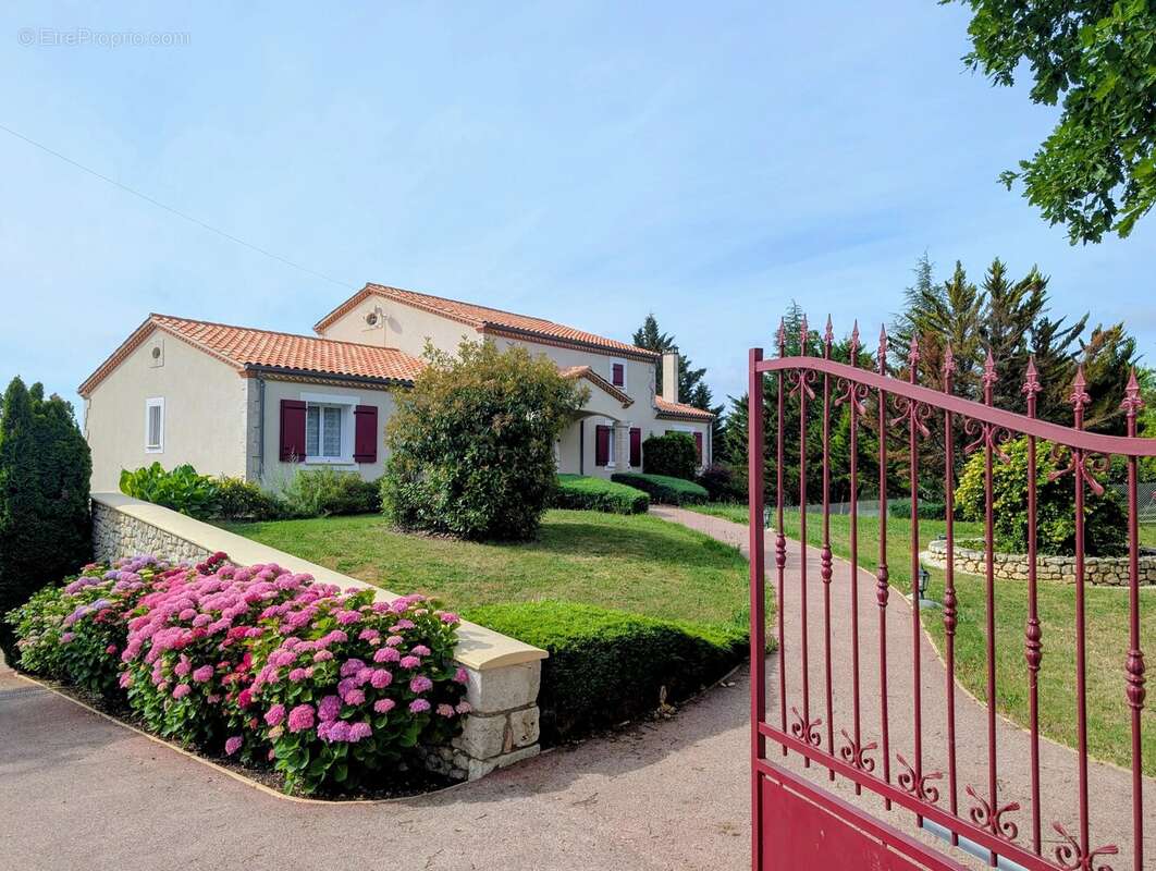 Maison à HAUTEFAGE-LA-TOUR