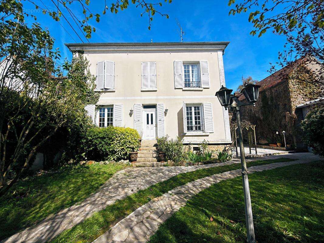 Maison à MARLY-LA-VILLE