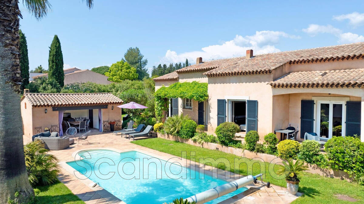 Maison à ROQUEBRUNE-SUR-ARGENS
