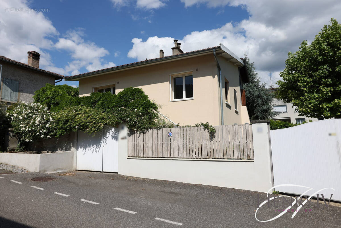 Maison à MEYLAN