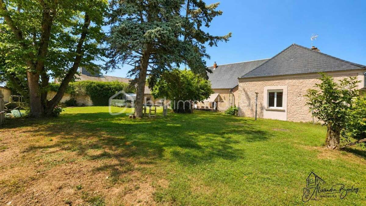 Corps de ferme exceptionnel – Trois habitations rénovées – Plus de 400 m² de dépendances – 9 913 m² de terrain - photo 2
