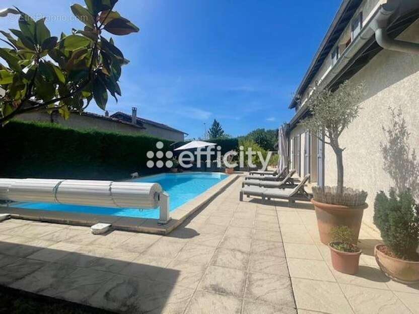 Maison à SALAISE-SUR-SANNE