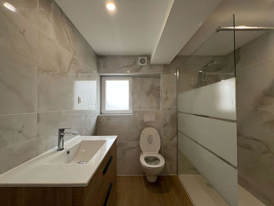 Appartement à VEZERONCE-CURTIN