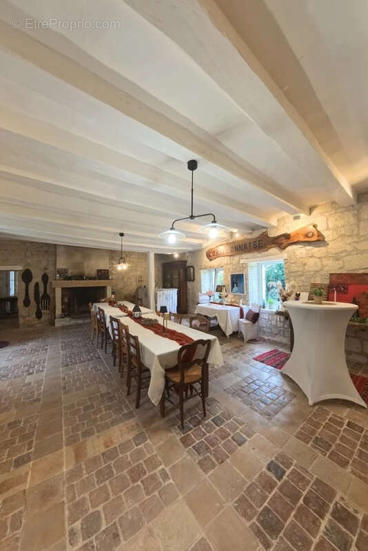 Maison à OYRE