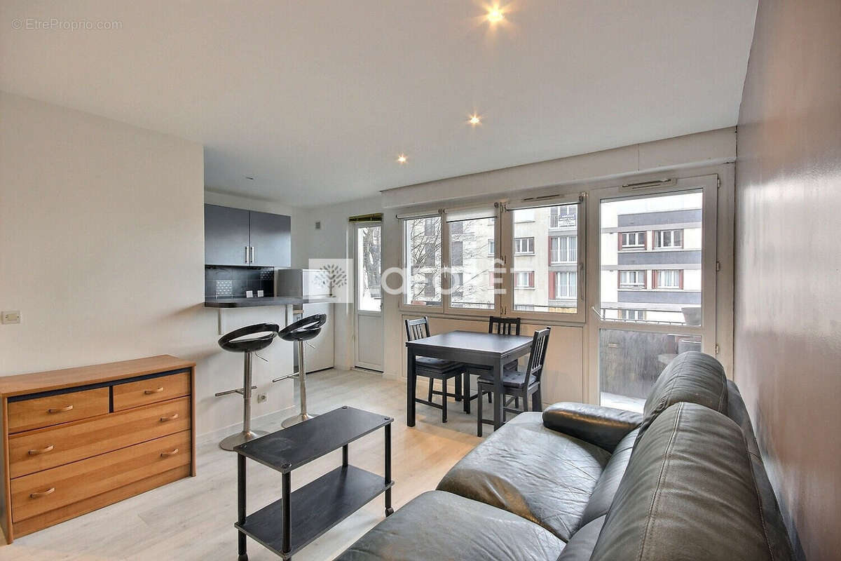 Appartement à COURBEVOIE