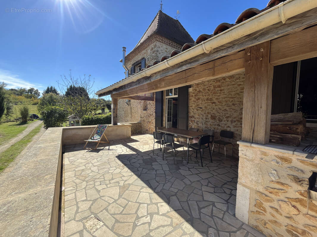 Maison à DOUVILLE