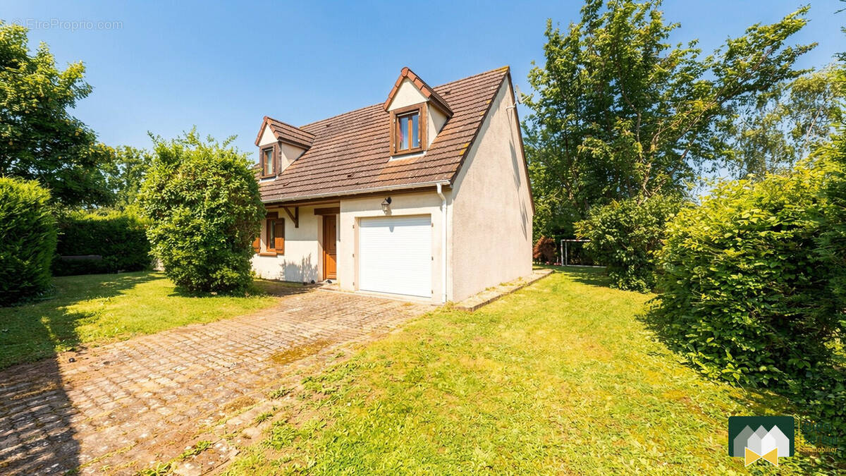 Maison à CHAMPHOL
