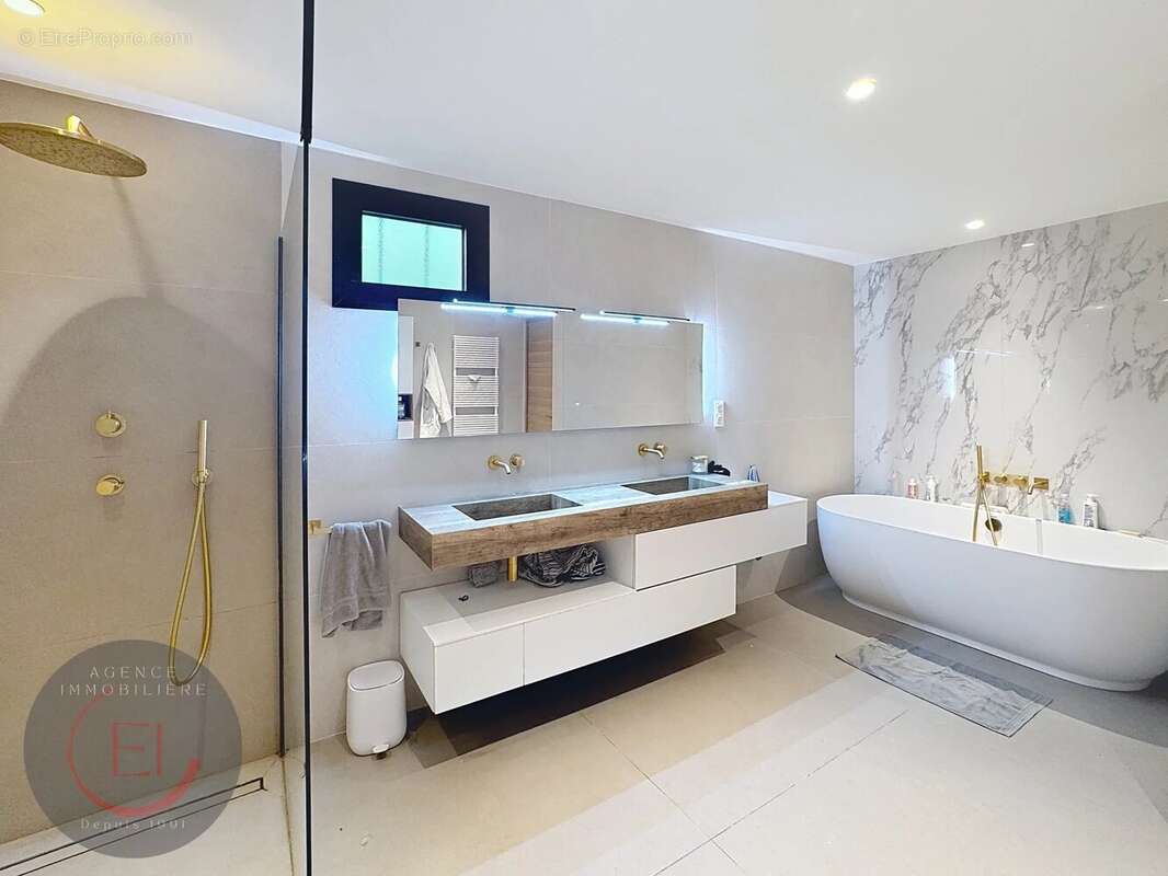 Maison à MANDELIEU-LA-NAPOULE