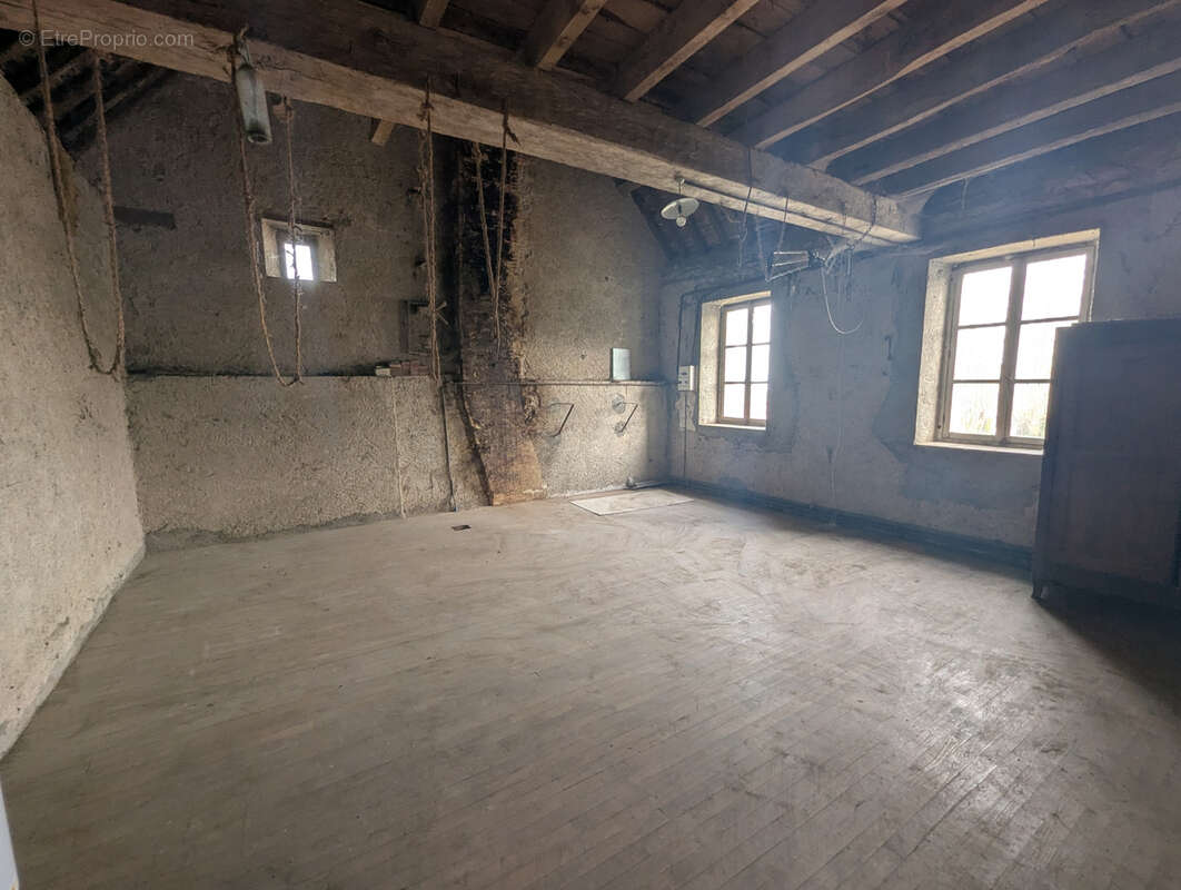 Grande maison de bourg à rénover ! - photo 13