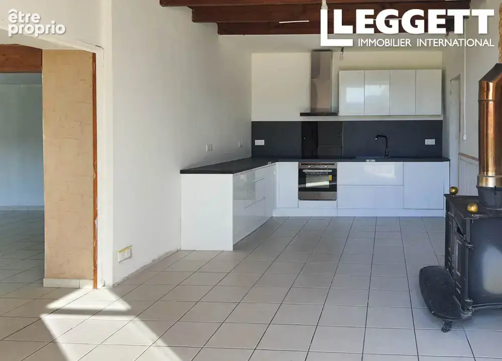 Maison individuelle en pierre avec bâtiments et jardin - photo 3