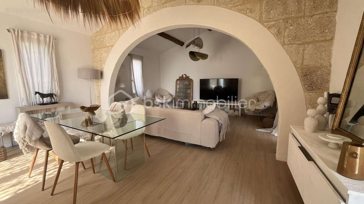 Junas – Une bâtisse pleine de charme aux possibilités insoupçonnées - photo 11