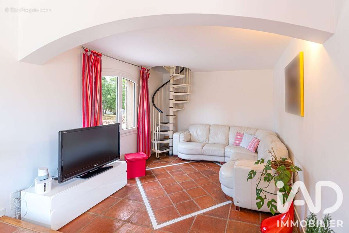 Photo 2 - Maison à ROQUEBRUNE-SUR-ARGENS