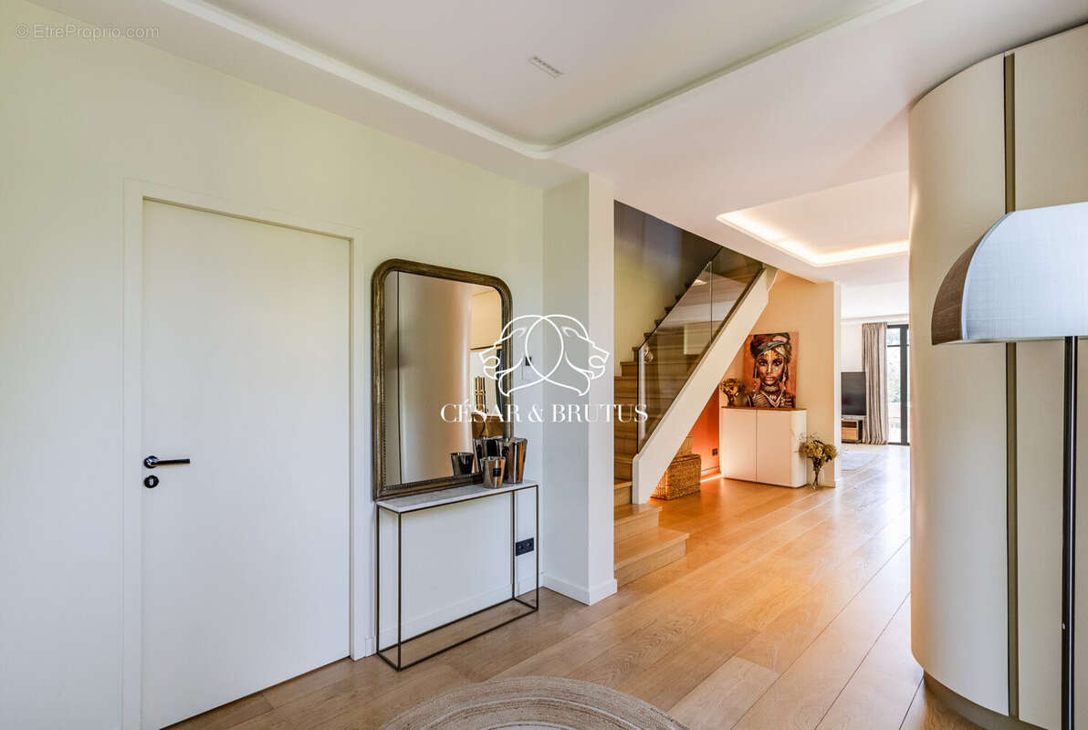 Maison 202 m² à Saint-Didier-Au-Mont-D'or  - photo 6