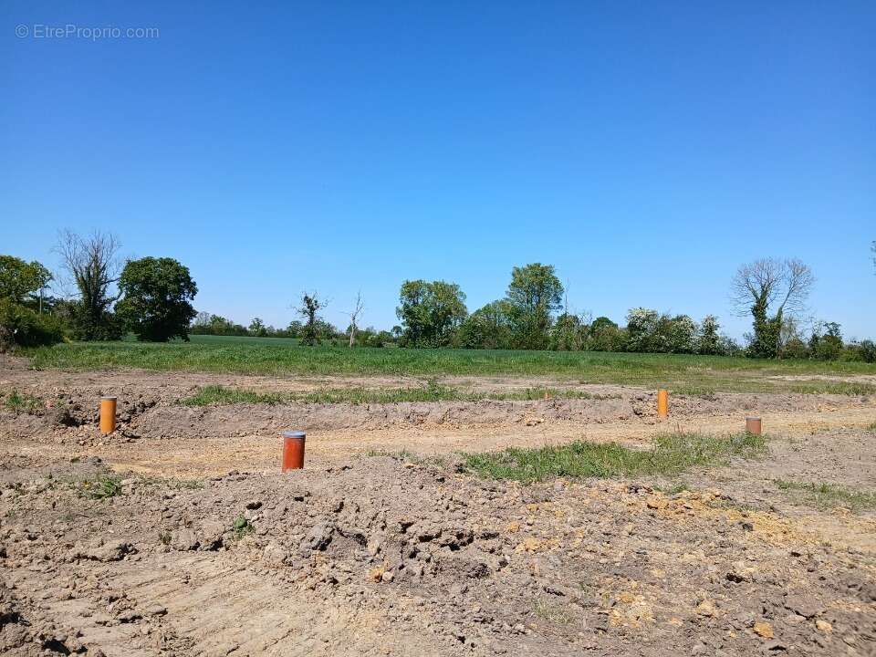 Terrain à HOTTOT-LES-BAGUES