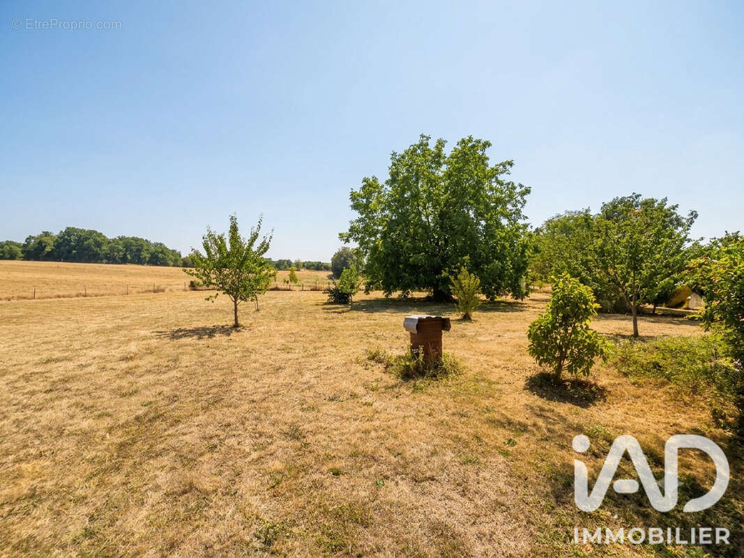Maison 107 m² à Saint-Sauveur  - photo 4
