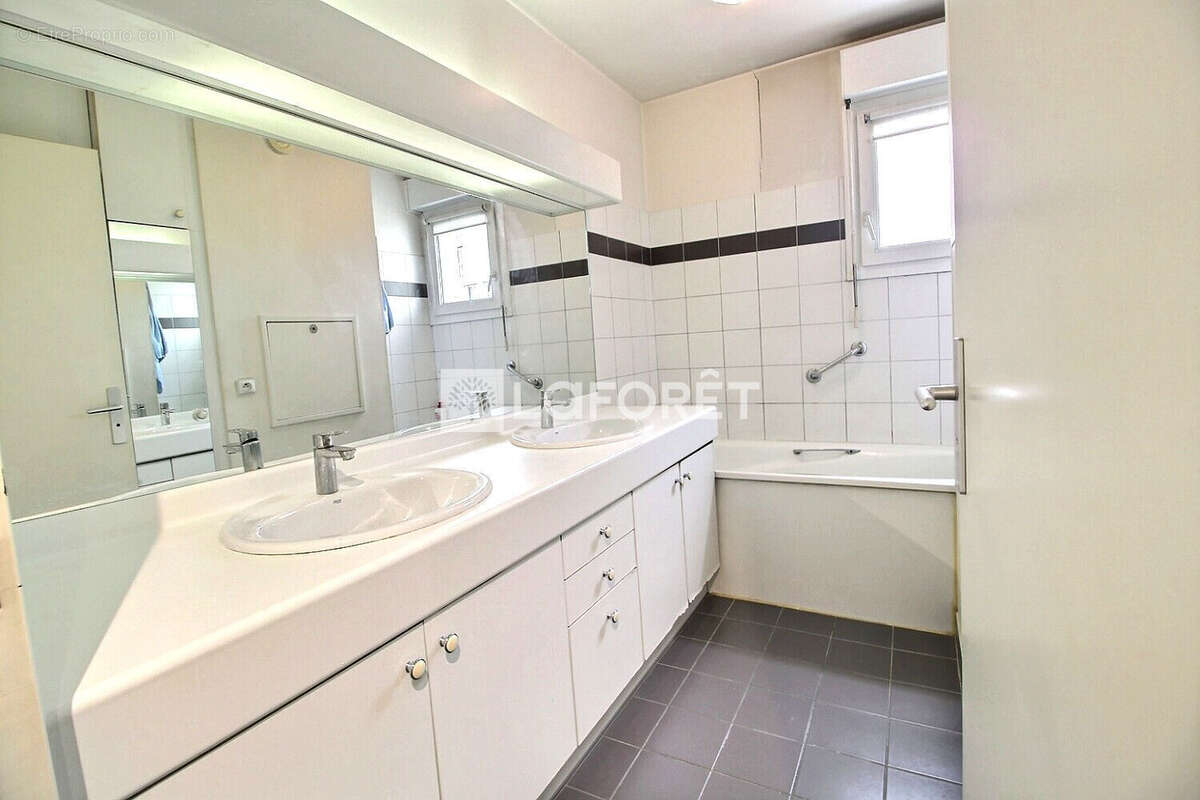 Appartement à VILLENEUVE-LA-GARENNE