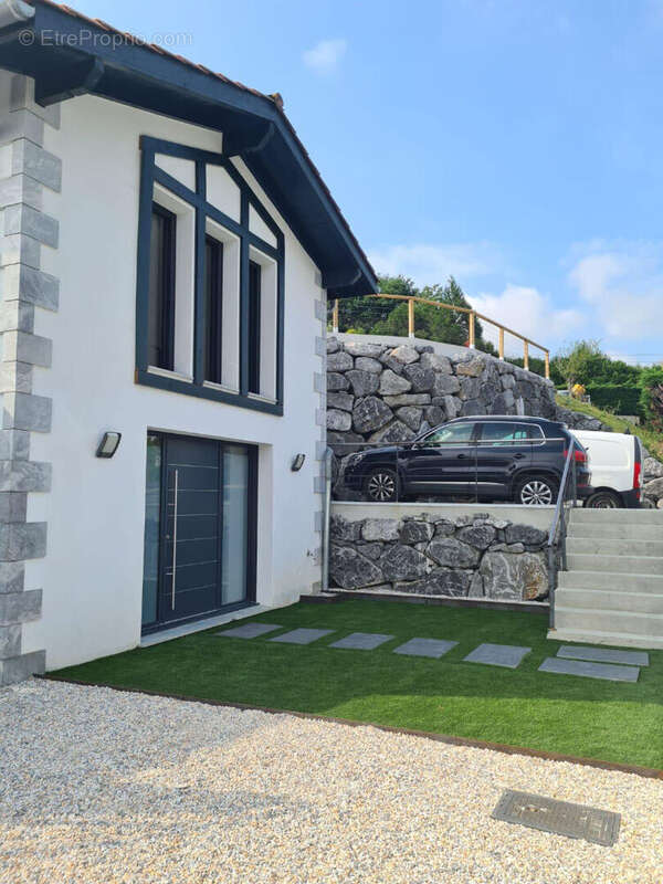 Maison à SAINT-PEE-SUR-NIVELLE