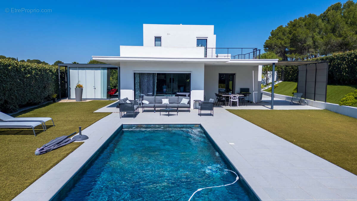 Villa contemporaine valescure  avec piscine garage et depandances - photo 2