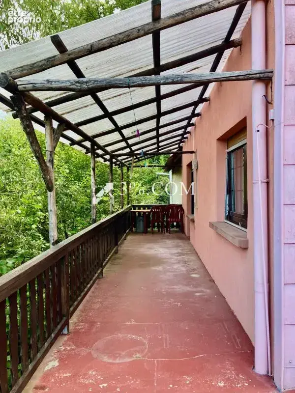 Maison sur les hauteurs avec terrain boisé - photo 5