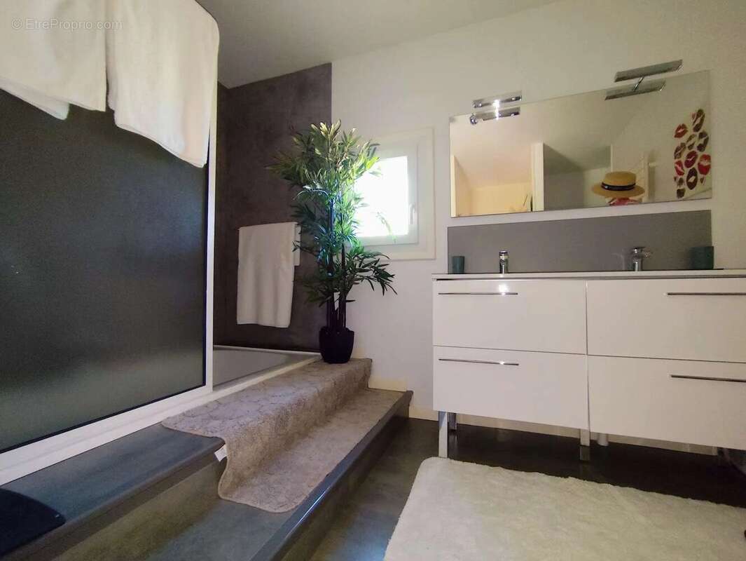 Maison à PUGET-THENIERS