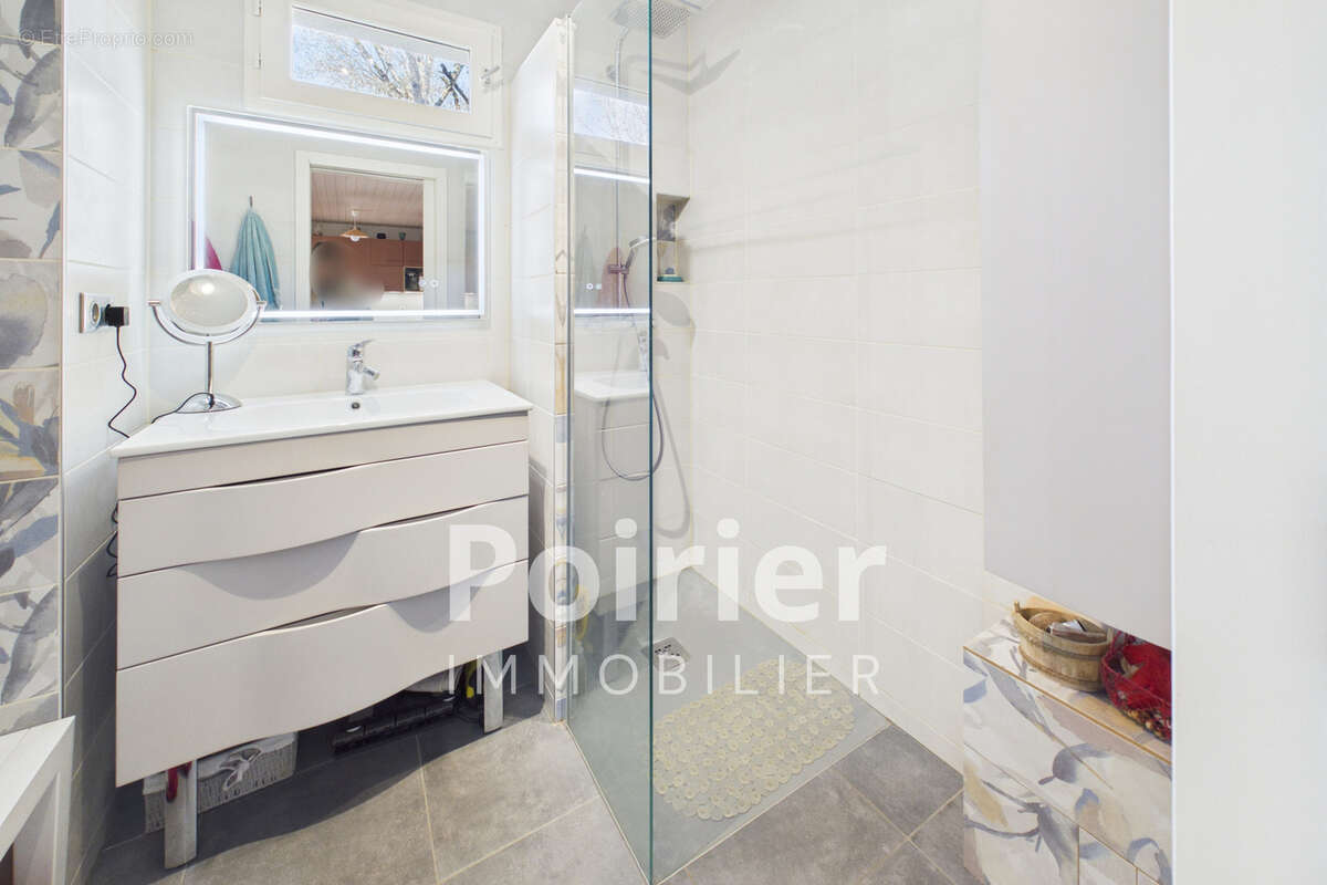 Appartement à REYVROZ