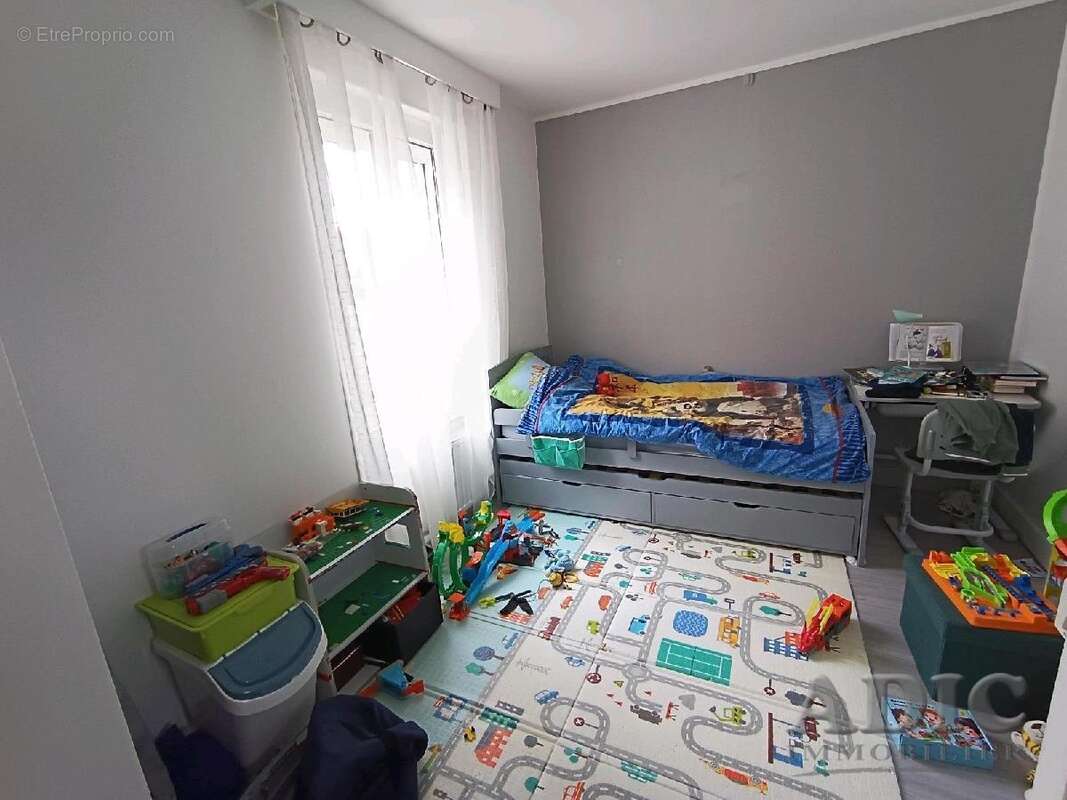 Maison à VER-SUR-LAUNETTE