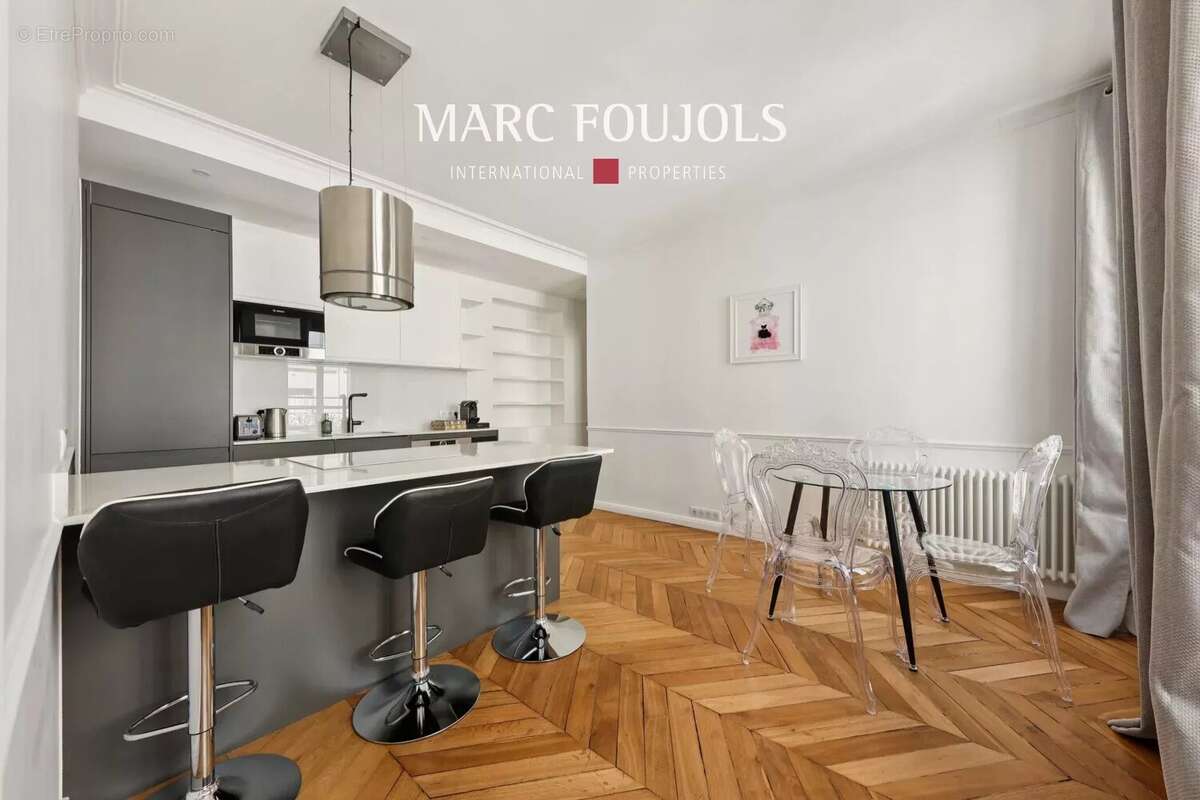 Appartement à PARIS-8E