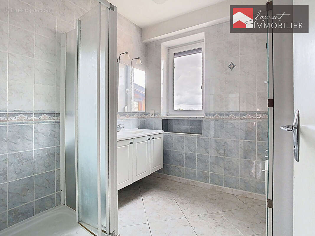 Appartement à PONT-DE-VAUX